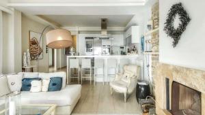 Et opholdsområde på Five-Star Luxury Pool Villa, Elani