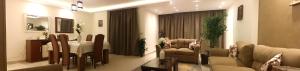 Posezení v ubytování Luxury Furnished Apartment