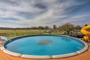 Piscina de la sau aproape de Bartlesville Cabin with Pool, Hot Tub and Trampoline!
