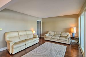 Gallery image of Waterfront House with Dock and Deck on Little Bear Lake in Johannesburg