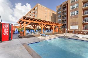 Foto de la galería de Beach Haven with Shared Amenities - Steps to Beach! en South Padre Island