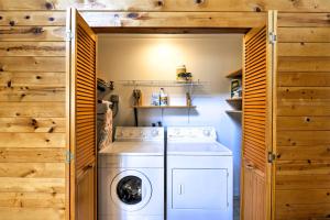 Gallery image of Ashland Cabin on 170 Acres with Mtn Views and Sauna! in Ashland +22 photos