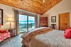 Katil atau katil-katil dalam bilik di Smoky Mountain Vacation Rental Near Bryson City!