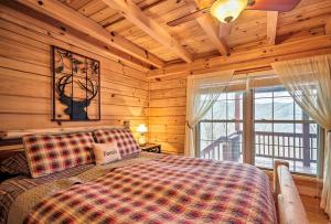 ein Schlafzimmer mit einem Bett und einem großen Fenster in der Unterkunft Waynesville Escape - Mtn Cabin Above the Clouds! in Waynesville