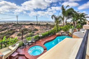 Foto de la galería de San Diego Luxury Vacation Home with Pool, Ocean View en San Diego