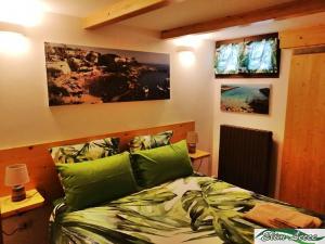 TV a/nebo společenská místnost v ubytování Elim Suite & Rooms