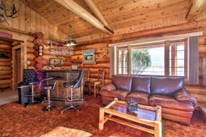 Dillon Log Home with Hot Tub by Beaverhead and Hiking!