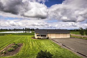 a house in the middle of a grassy field at Rural Cottage 20 Min to Eugene with Mt Tom Views! in Harrisburg