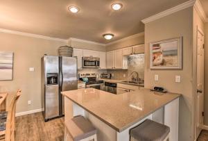 Gallery image of 1 Mi to Port Aransas Beach Condo with Pool Access in Mustang Beach