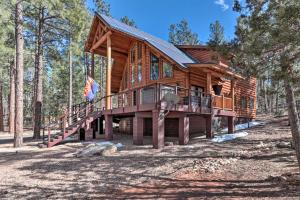 Gallery image of Private 1-Acre Lakeside Escape with Wraparound Deck in Lake of the Woods