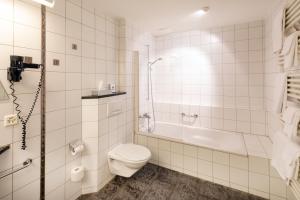 Kúpeľňa v ubytovaní Gasthof Enge Self Check-In Hotel
