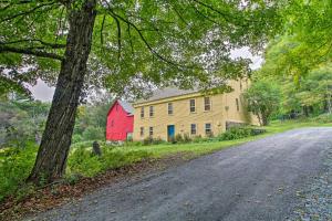 Foto de la galería de Historic Hanover Area Home, 16 Miles to Dartmouth! en Enfield