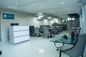 Majoituspaikan Malecon Premium Rooms & Hotel ravintola tai vastaava paikka
