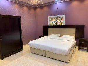 Кровать или кровати в номере Masaken alkenan