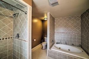 Fotografie z fotogalerie ubytování Historic Virginia Wine Country Villa with Pool, Yard v destinaci Hume + 34 fotografií