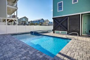 Piscina a Spacious Murrells Inlet Home with Pool, Walk to Shore o a prop