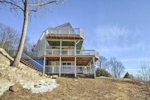 Gallery image of Condo with Hot Tub, Mins to Story Land and Cranmore! in North Conway