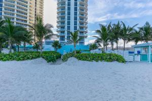 Gallery image of Ocean View 25th floor at Marenas Beach Resort by AmmosFL in Miami Beach