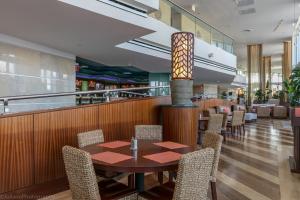 Gallery image of Ocean View 25th floor at Marenas Beach Resort by AmmosFL in Miami Beach