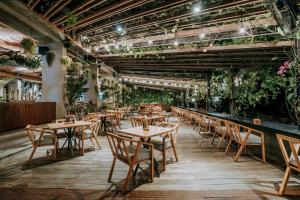 A restaurant or other place to eat at ARTOTEL Sanur Bali