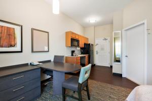 Gallery image of Candlewood Suites Medford, an IHG Hotel in Medford