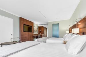 Postel nebo postele na pokoji v ubytování Holiday Inn Queenstown Frankton Road by IHG + 37 fotografií