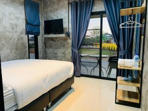 Postel nebo postele na pokoji v ubytování Bee Rest Residence, Chiang Rai
