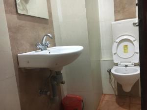 Hotel Shree Hari的一间浴室