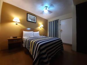 Postel nebo postele na pokoji v ubytování Hotel Florencia Regency