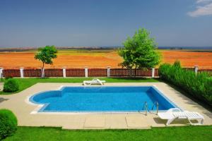 The swimming pool at or close to Generaator House