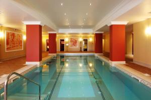 The swimming pool at or close to Generaator House