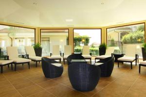 A seating area at Generaator House