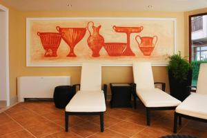 A seating area at Generaator House
