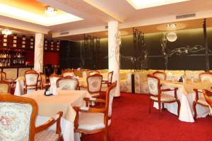 A seating area at Generaator House