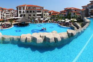 The swimming pool at or close to Generaator House