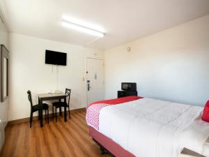 Кровать или кровати в номере OYO Hotel Kalama