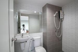 Vannituba majutusasutuses Resortel Lat Phrao 91 +16 fotot