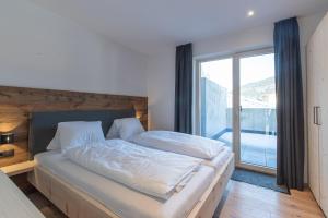 מיטה או מיטות בחדר ב-Appartement Auszeit Eben