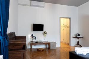 TV a/nebo společenská místnost v ubytování Seven Suites Pieve