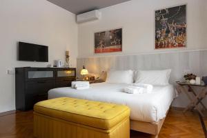 Postel nebo postele na pokoji v ubytování Seven Suites Pieve