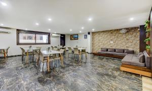 Area soggiorno di Treebo M2M Residency Sector 46