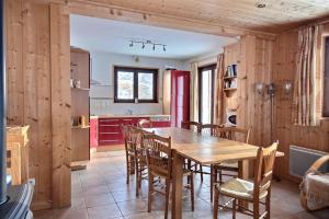 Posezení v ubytování CHALET AVEC VUE DEGAGEE - SAINT JEAN D'AULPS - 8 PERSONNES - MOUILLETTES + 12 fotografií