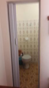 a bathroom with a toilet in a room at Hotel Nove De Julho in Marília +28 photos