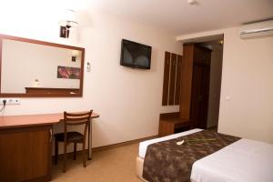 A bed or beds in a room at Favorit Hotel