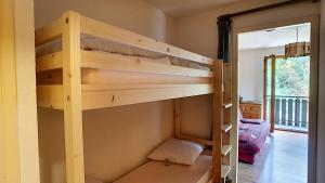 a bunk bed in a room with a doorway at APPARTEMENT ST JEAN D'AULPS - PROCHE MORZINE - PIED DES PISTES - Moussière 8 in Saint-Jean-d'Aulps