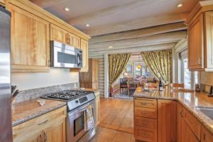 Gallery image of Snowmass Home with Hot Tub, Fireplace, and Mtn Views! in Snowmass