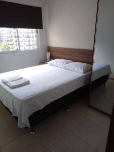 A bed or beds in a room at Apartamento Luxo Barra
