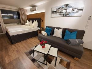 a living room with a couch and a bed at Apartment Leontina - with Air Conditioning and Summer Card in Kaprun