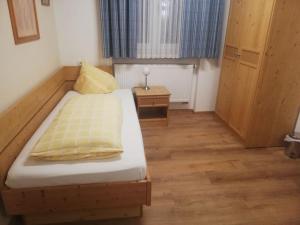 Postel nebo postele na pokoji v ubytování Gasthaus Felsenwastl