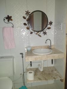 A bathroom at Hospedaria Casa de Adriana